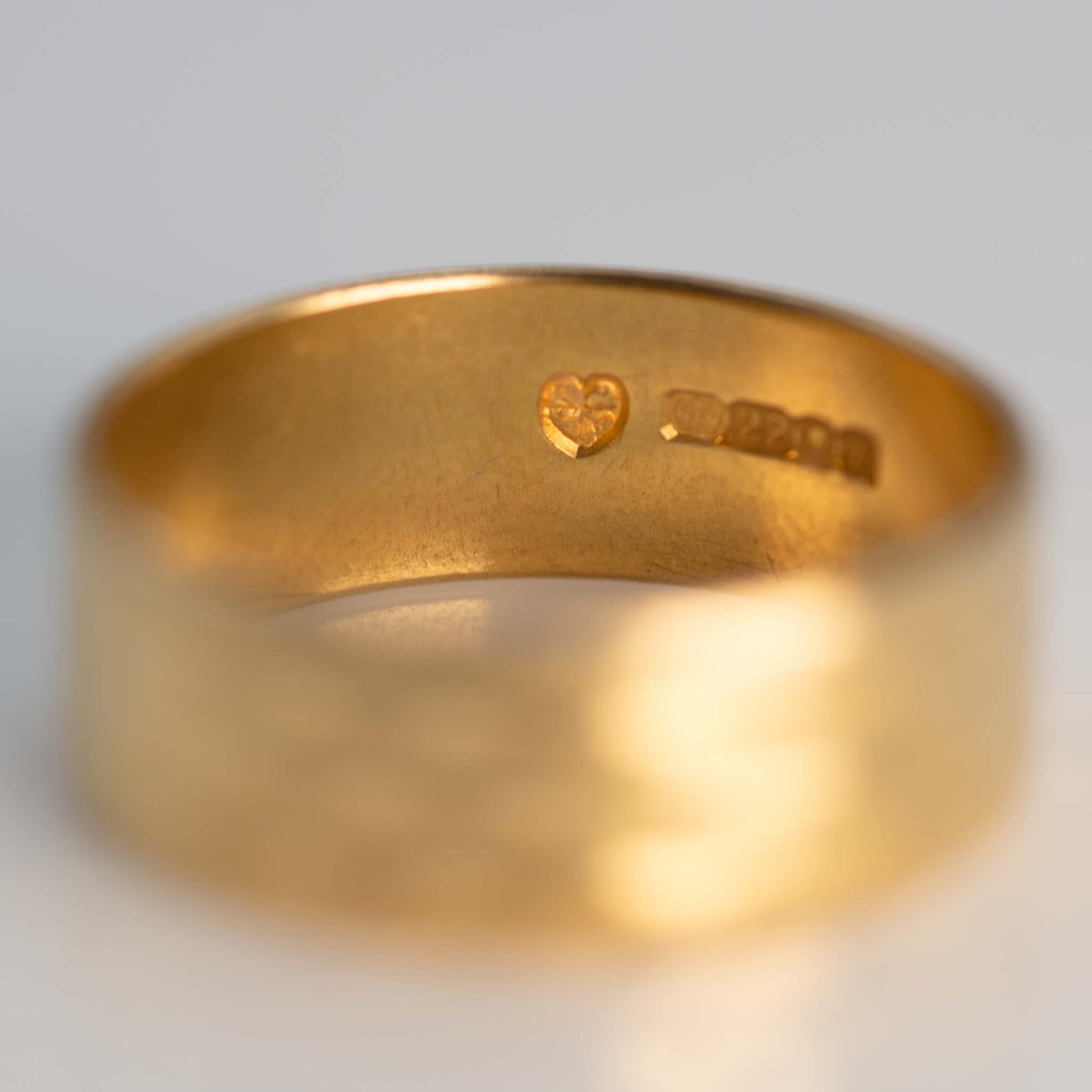 Vintage 22ct Yellow Gold Wedding Band Hallmarked 1966 - Friar House
