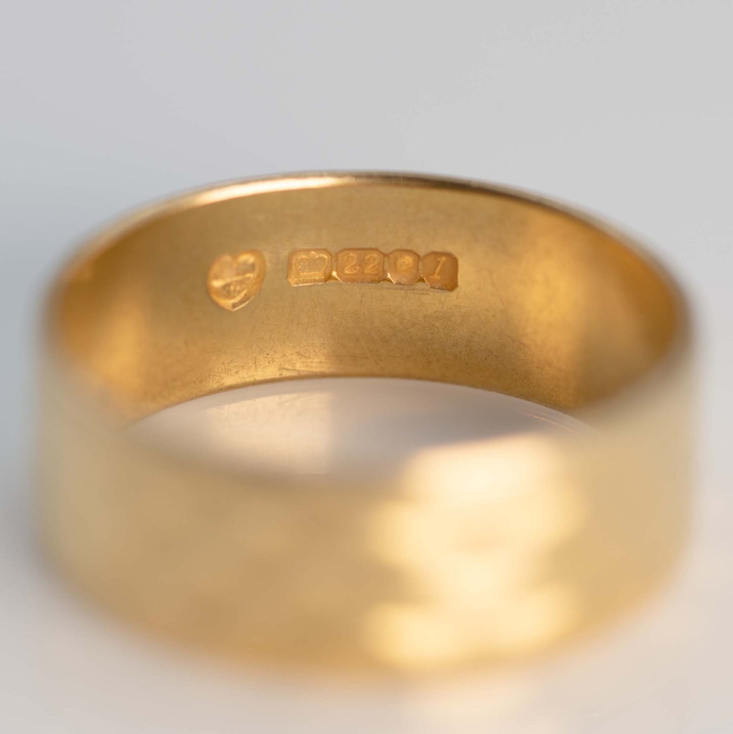 Vintage 22ct Yellow Gold Wedding Band Hallmarked 1966 - Friar House