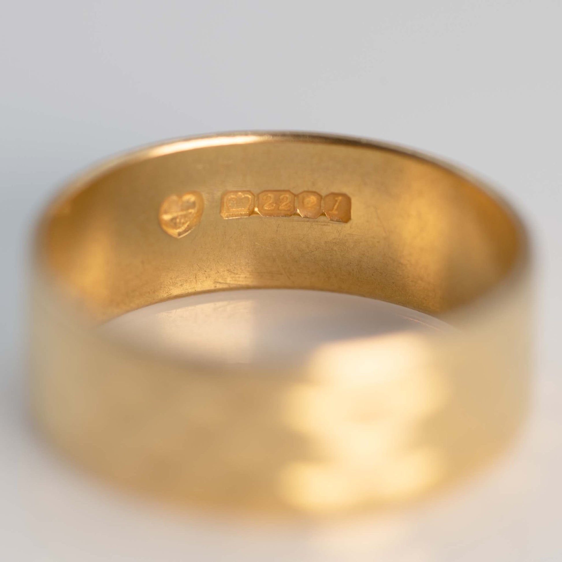 Vintage 22ct Yellow Gold Wedding Band Hallmarked 1966 - Friar House