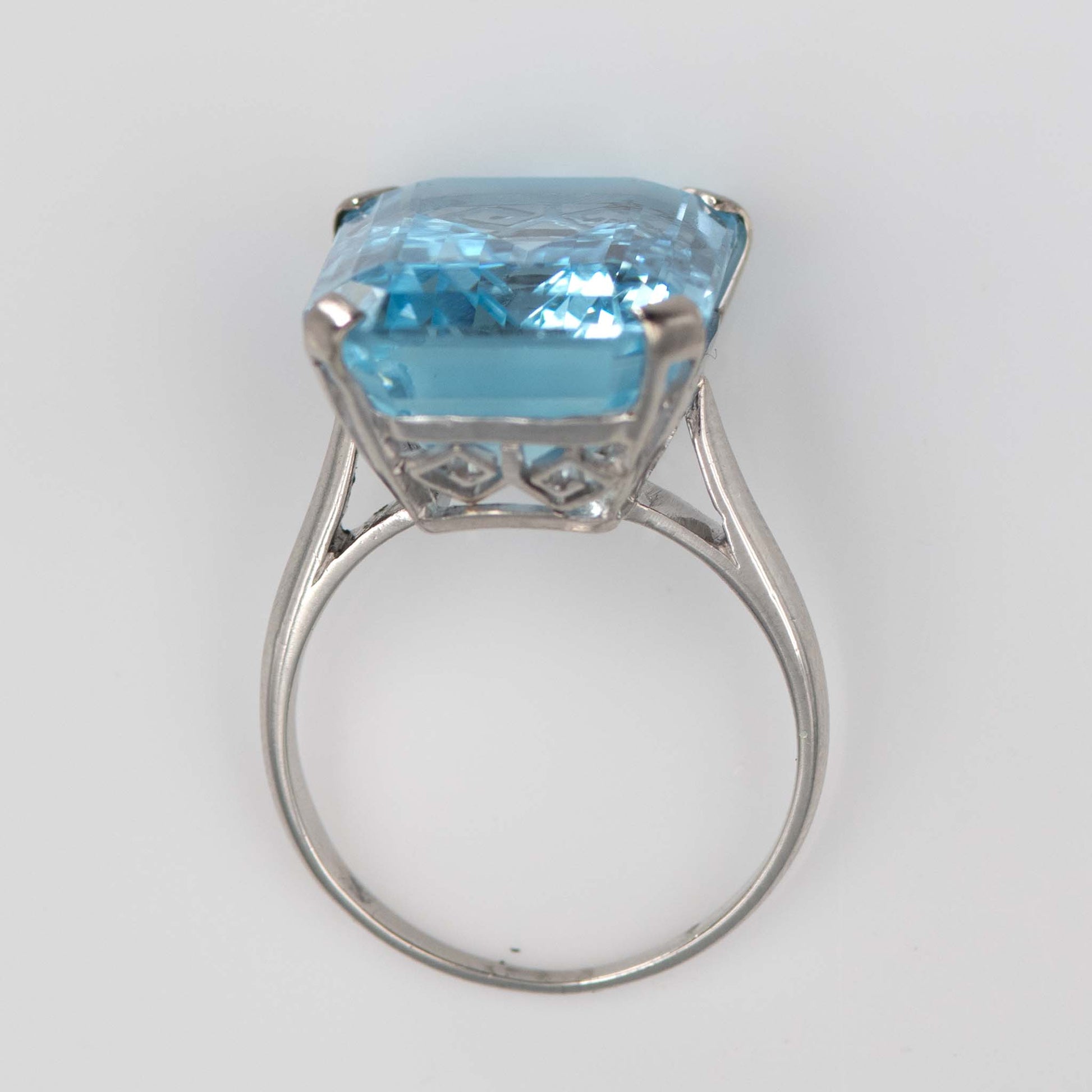 Vintage Platinum 13 Carat Aquamarine Ring - Friar House